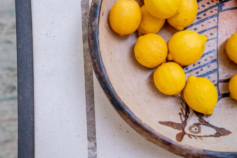 A bowl full of lemons